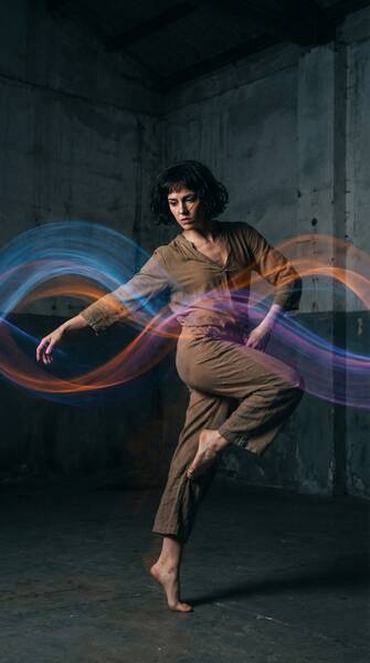 《舞动青春》高清励志动漫视频海报